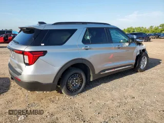 2025 Ford Explorer Active с VIN 1FMUK7DH4SGA94345, выставлен на аукционе Copart как лот 63991895 с пробегом 2 472 миль миль и Списание • Salvage title. История ставок и продаж доступна на DreamBid. Изображение 3.