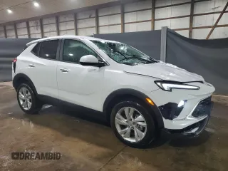 2025 Buick Encore GX Preferred z VIN KL4AMCSL7SB155776, wystawiony jako Copart lot #65182045 z przebiegiem 8 818 mil mil oraz Szkoda całkowita • Salvage title. Historia ofert i sprzedaży dostępna na DreamBid. Obrazek 4.