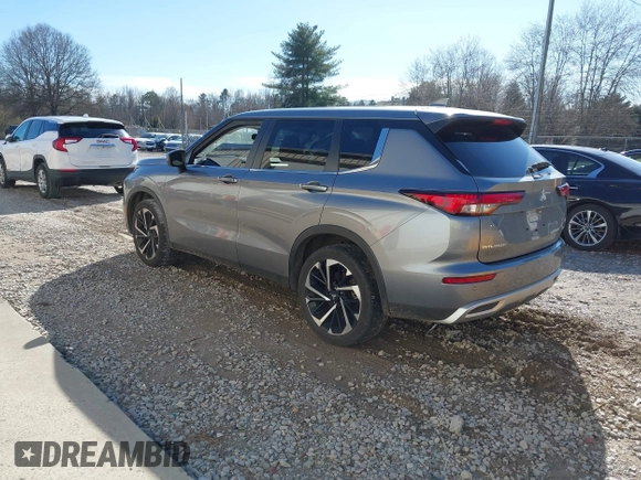 2023 Mitsubishi Outlander SE z VIN JA4J4UA8XPZ056578, wystawiony jako IAAI lot #41735091 z przebiegiem 20 801 mil mil oraz . Historia ofert i sprzedaży dostępna na DreamBid. Obrazek 3.