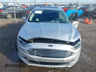 2017 Ford Fusion SE z VIN 3FA6P0HD4HR118826, wystawiony jako IAAI lot #40743513 z przebiegiem 130 038 mil mil oraz . Historia ofert i sprzedaży dostępna na DreamBid. Obrazek 6.
