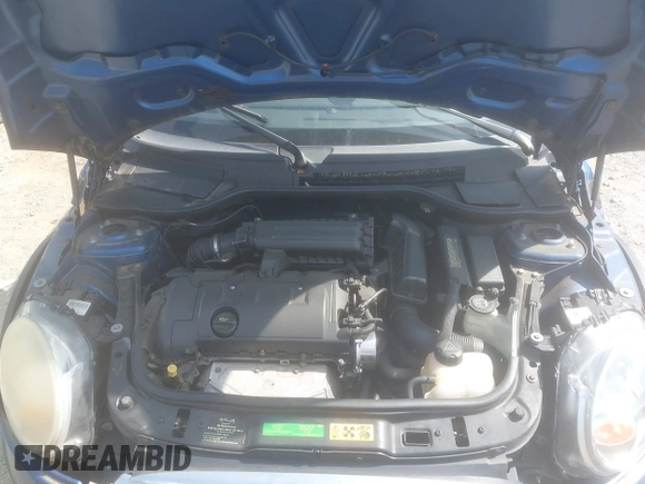 2008 MINI Hardtop with VIN WMWMF33538TT65479, listed as a IAAI auction lot 42489393 with 114,520 mi miles and . Bid and sale history available at DreamBid. Image 10.