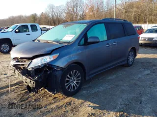 2020 Toyota Sienna XLE Auto Access Seat with VIN 5TDYZ3DC9LS036771, listed as a IAAI auction lot 41780540 with 151,745 mi miles. Bid and sale history available at carsss.com. Image 17.