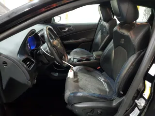 2015 Chrysler 200 S z VIN 1C3CCCBB3FN629045, wystawiony jako Copart lot #60841335 z przebiegiem 114 966 mil mil oraz Szkoda całkowita • Salvage title. Historia ofert i sprzedaży dostępna na DreamBid. Obrazek 7.