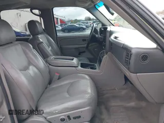 2004 GMC Yukon XL SLE with VIN 3GKEC16T94G299126, listed as a IAAI auction lot 41811382 with 254,907 mi miles. Bid and sale history available at carsss.com. Image 5.