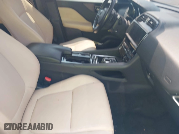 2019 Jaguar F-Pace 25t Premium z VIN SADCJ2FX2KA367462, wystawiony jako IAAI lot #42581132 z przebiegiem 98 706 mil mil oraz . Historia ofert i sprzedaży dostępna na DreamBid. Obrazek 5.