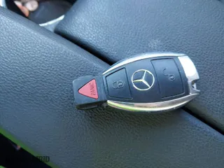 2010 Mercedes-Benz GLK-Class GLK 350 with VIN WDCGG8HB6AF517598, listed as a IAAI auction lot 41046495 with 241,654 mi miles. Bid and sale history available at carsss.com. Image 11.