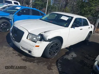 2008 Chrysler 300 LX with VIN 2C3KA43R58H155212, listed as a IAAI auction lot 41812362 with 195,184 mi miles. Bid and sale history available at carsss.com. Image 17.