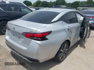 2021 Nissan Versa SV z VIN 3N1CN8EV4ML815301, wystawiony jako IAAI lot #42256265 z przebiegiem 83 632 mil mil oraz . Historia ofert i sprzedaży dostępna na DreamBid. Obrazek 4.