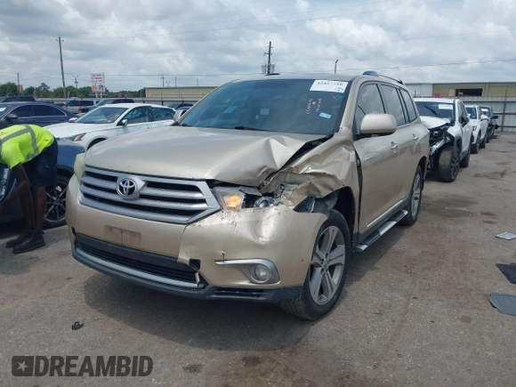2011 Toyota Highlander Limited с VIN 5TDYK3EH7BS036510, выставлен на аукционе IAAI как лот 42457710 с пробегом 150 045 миль миль и . История ставок и продаж доступна на DreamBid. Изображение 17.