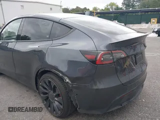 2022 Tesla Model Y Performance z VIN 7SAYGDEF5NF544542, wystawiony jako IAAI lot #42118855 z przebiegiem 27 256 mil mil oraz . Historia ofert i sprzedaży dostępna na DreamBid. Obrazek 6.