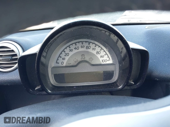 2012 Smart fortwo Pure z VIN WMEEJ3BA9CK521416, wystawiony jako IAAI lot #41847989 z przebiegiem Nie podano mil oraz . Historia ofert i sprzedaży dostępna na DreamBid. Obrazek 7.