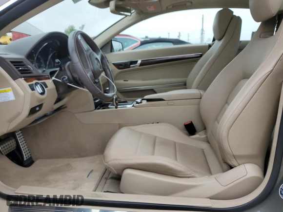 2013 Mercedes-Benz E 350 z VIN WDDKJ5KB5DF197712, wystawiony jako Copart lot #60521005 z przebiegiem 42 109 mil mil oraz Szkoda całkowita • Salvage title. Historia ofert i sprzedaży dostępna na DreamBid. Obrazek 7.