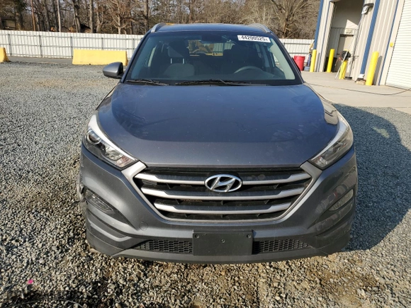 2017 Hyundai Tucson SE with VIN KM8J3CA43HU510549, listed as a Copart auction lot 44200525 with 92,899 mi miles and Salvage Title. Bid and sale history available at carsss.com. Image 5.