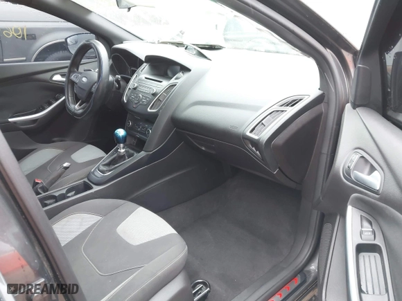 2015 Ford Focus ST with VIN 1FADP3L93FL321830, listed as a IAAI auction lot 41835529 with 106,901 mi miles. Bid and sale history available at carsss.com. Image 5.