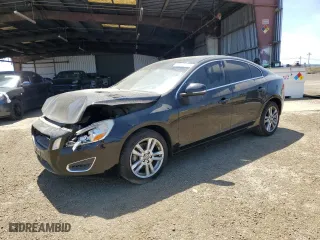2013 Volvo S60 T5 Premier with VIN YV1612FS8D2211401, listed as a Copart auction lot 53580625 with 101,077 mi miles and Salvage Title. Bid and sale history available at carsss.com. Image 1.