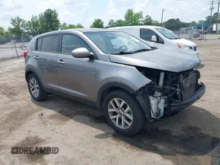 2015 Kia Sportage LX z VIN KNDPB3AC3F7776495, wystawiony jako IAAI lot #42165026 z przebiegiem 78 561 mil mil oraz . Historia ofert i sprzedaży dostępna na DreamBid. Obrazek 1.