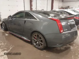 2011 Cadillac CTS-V z VIN 1G6DV1EP2B0126431, wystawiony jako IAAI lot #41511633 z przebiegiem 52 738 mil mil oraz . Historia ofert i sprzedaży dostępna na DreamBid. Obrazek 3.