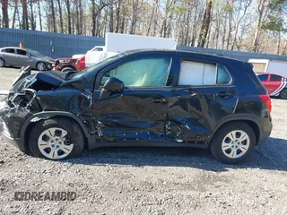 2017 Chevrolet Trax LS with VIN 3GNCJKSB0HL158137, listed as a IAAI auction lot 41856941 with 33,619 mi miles. Bid and sale history available at carsss.com. Image 14.