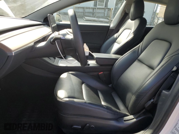 2021 Tesla Model 3 Standard Range Plus z VIN 5YJ3E1EAXMF870285, wystawiony jako Copart lot #53251375 z przebiegiem 64 085 mil mil oraz Szkody całkowita. Historia ofert i sprzedaży dostępna na DreamBid. Obrazek 7.