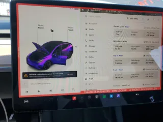 2022 Tesla Model Y Long Range z VIN 7SAYGDEE3NF543705, wystawiony jako Copart lot #50244955 z przebiegiem 59 063 mil mil oraz Szkody całkowita. Historia ofert i sprzedaży dostępna na DreamBid. Obrazek 9.