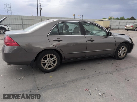 2006 Honda Accord EX-L z VIN 1HGCM56866A047744, wystawiony jako Copart lot #57266065 z przebiegiem 263 618 mil mil oraz Szkoda całkowita • Salvage title. Historia ofert i sprzedaży dostępna na DreamBid. Obrazek 3.