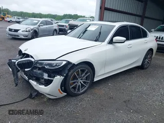 2020 BMW 3 Series 330i xDrive z VIN 3MW5R7J00L8B06071, wystawiony jako IAAI lot #42197554 z przebiegiem 96 677 mil mil oraz . Historia ofert i sprzedaży dostępna na DreamBid. Obrazek 17.