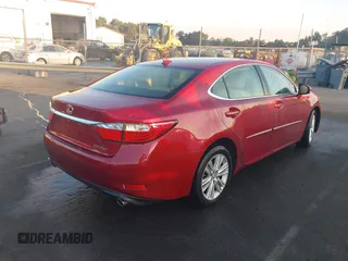 2014 Lexus ES 330 z VIN JTHBK1GGXE2113007, wystawiony jako IAAI lot #40591856 z przebiegiem 121 388 mil mil oraz . Historia ofert i sprzedaży dostępna na DreamBid. Obrazek 4.