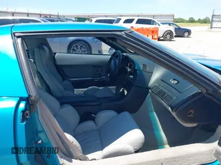 1992 Chevrolet Corvette z VIN 1G1YY23P6N5111770, wystawiony jako IAAI lot #42366542 z przebiegiem 39 505 mil mil oraz . Historia ofert i sprzedaży dostępna na DreamBid. Obrazek 5.