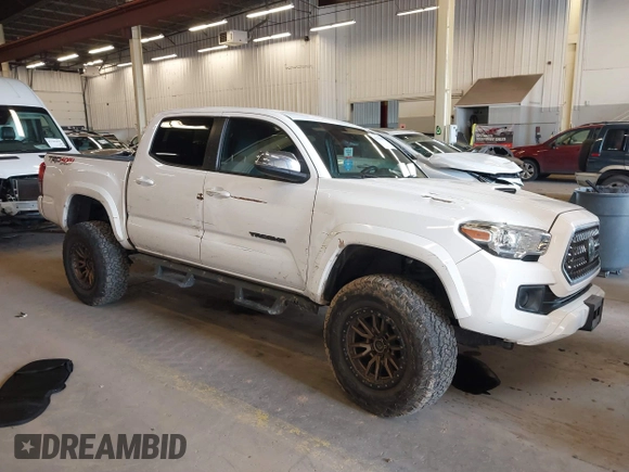 2018 Toyota Tacoma SR with VIN 3TMCZ5AN0JM164924, listed as a IAAI auction lot 41754508 with 59,038 mi miles. Bid and sale history available at carsss.com. Image 1.