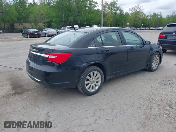 2012 Chrysler 200 Touring z VIN 1C3CCBBG4CN150165, wystawiony jako IAAI lot #42299102 z przebiegiem 188 957 mil mil oraz . Historia ofert i sprzedaży dostępna na DreamBid. Obrazek 4.