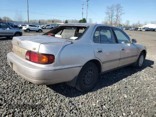 1996 Toyota Camry DX with VIN JT2BG12K1T0395294, listed as a Copart auction lot 47295405 with 259,898 mi miles and Salvage Title. Bid and sale history available at carsss.com. Image 3.