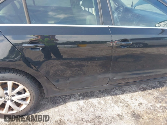 2014 Volkswagen Jetta SE with VIN 3VWD07AJ6EM413088, listed as a IAAI auction lot 42541755 with 163,278 mi miles and . Bid and sale history available at DreamBid. Image 6.
