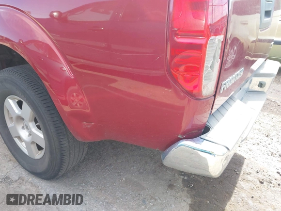 2008 Nissan Frontier SE z VIN 1N6AD07UX8C445256, wystawiony jako IAAI lot #42268253 z przebiegiem 174 692 mil mil oraz . Historia ofert i sprzedaży dostępna na DreamBid. Obrazek 6.