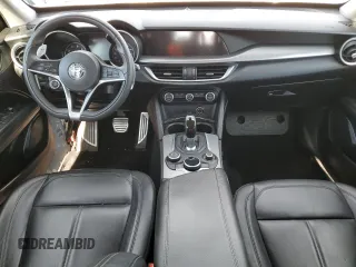 2019 Alfa Romeo Stelvio z VIN ZASPAJAN1K7C36301, wystawiony jako Copart lot #88811295 z przebiegiem Nie podano mil oraz Szkoda całkowita • Salvage title. Historia ofert i sprzedaży dostępna na DreamBid. Obrazek 8.