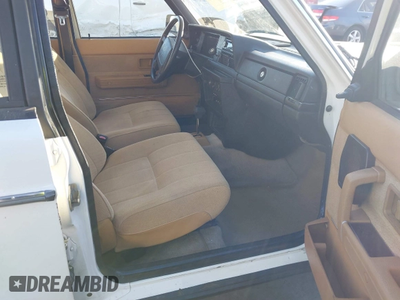 1990 Volvo 240 z VIN YV1AA8846L1429028, wystawiony jako IAAI lot #41370630 z przebiegiem 132 354 mil mil oraz . Historia ofert i sprzedaży dostępna na DreamBid. Obrazek 5.