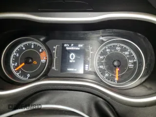 2018 Jeep Cherokee Latitude Plus z VIN 1C4PJLLB7JD590136, wystawiony jako Copart lot #64295715 z przebiegiem 143 699 mil mil oraz Szkoda całkowita • Salvage title. Historia ofert i sprzedaży dostępna na DreamBid. Obrazek 9.