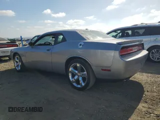 2014 Dodge Challenger R/T z VIN 2C3CDYBT2EH101684, wystawiony jako Copart lot #53581785 z przebiegiem 159 637 mil mil oraz Szkoda całkowita • Salvage title. Historia ofert i sprzedaży dostępna na DreamBid. Obrazek 2.