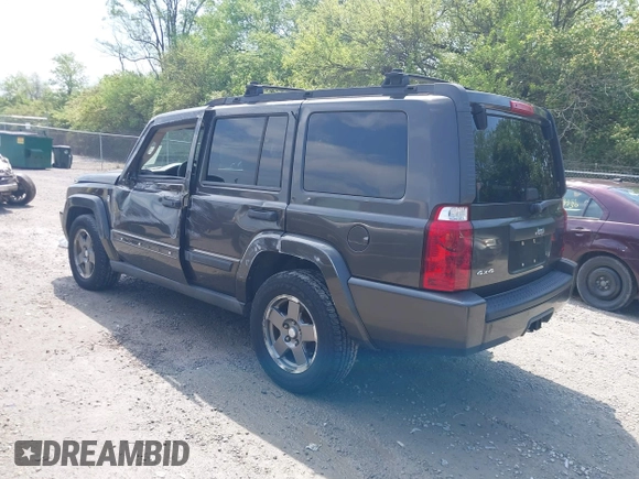 2006 Jeep Commander z VIN 1J8HG48N56C141782, wystawiony jako IAAI lot #42239618 z przebiegiem 113 037 mil mil oraz . Historia ofert i sprzedaży dostępna na DreamBid. Obrazek 3.