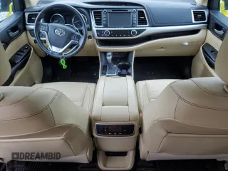2018 Toyota Highlander SE with VIN 5TDJZRFH8JS888491, listed as a Copart auction lot 61197555 with Not provided miles and Salvage title. Bid and sale history available at DreamBid. Image 8.