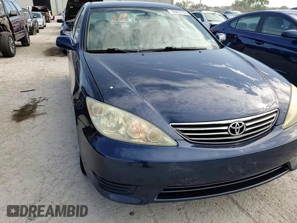 2005 Toyota Camry STD z VIN 4T1BE32K15U062271, wystawiony jako Copart lot #55957155 z przebiegiem 187 231 mil mil oraz Szkoda całkowita • Salvage title. Historia ofert i sprzedaży dostępna na DreamBid. Obrazek 13.