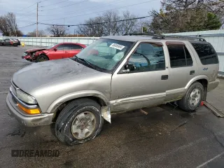 2002 Chevrolet Blazer LS z VIN 1GNDT13WX2K128730, wystawiony jako Copart lot #48050165 z przebiegiem 155 475 mil mil oraz Szkoda całkowita • Salvage title. Historia ofert i sprzedaży dostępna na DreamBid. Obrazek 1.