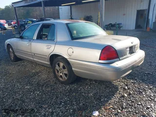 2005 Ford Crown Victoria LX with VIN 2FAFP74W95X166416, listed as a IAAI auction lot 41526872 with 195,589 mi miles. Bid and sale history available at carsss.com. Image 3.