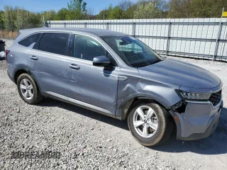 2021 Kia Sorento LX z VIN 5XYRGDLC6MG017336, wystawiony jako Copart lot #50144775 z przebiegiem 84 757 mil mil oraz Szkoda całkowita • Salvage title. Historia ofert i sprzedaży dostępna na DreamBid. Obrazek 4.