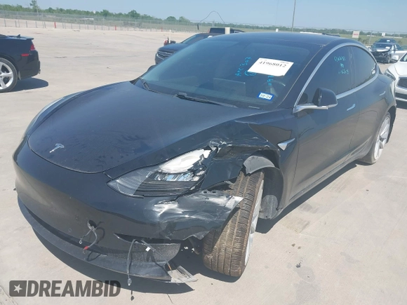 2019 Tesla Model 3 Mid Range z VIN 5YJ3E1EA3KF310976, wystawiony jako IAAI lot #41968012 z przebiegiem Nie podano mil oraz . Historia ofert i sprzedaży dostępna na DreamBid. Obrazek 6.