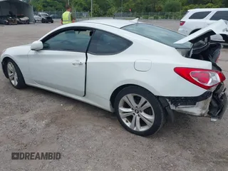 2012 Hyundai Genesis Coupe Premium z VIN KMHHT6KD0CU068949, wystawiony jako IAAI lot #42227303 z przebiegiem 123 695 mil mil oraz . Historia ofert i sprzedaży dostępna na DreamBid. Obrazek 3.
