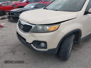2011 Kia Sorento LX with VIN 5XYKT4A16BG081226, listed as a IAAI auction lot 41950053 with 246,359 mi miles. Bid and sale history available at carsss.com. Image 13.