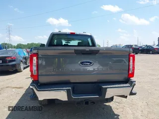 2023 Ford F-250 XL z VIN 1FT7W2AA9PEE21227, wystawiony jako IAAI lot #42277343 z przebiegiem 14 957 mil mil oraz . Historia ofert i sprzedaży dostępna na DreamBid. Obrazek 16.