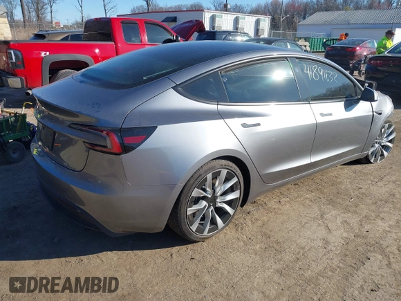 2025 Tesla Model 3 Long Range z VIN 5YJ3E1EA1SF877574, wystawiony jako IAAI lot #41891632 z przebiegiem 2 914 mil mil oraz . Historia ofert i sprzedaży dostępna na DreamBid. Obrazek 4.