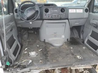 2016 Ford Econoline Commercial z VIN 1FDXE4FS6GDC19995, wystawiony jako Copart lot #55162035 z przebiegiem 241 783 mil mil oraz Tytuł czysty. Historia ofert i sprzedaży dostępna na DreamBid. Obrazek 8.