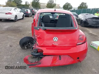 2019 Volkswagen Beetle S с VIN 3VWFD7AT0KM720833, выставлен на аукционе IAAI как лот 40231743 с пробегом 38 227 миль миль и . История ставок и продаж доступна на DreamBid. Изображение 16.